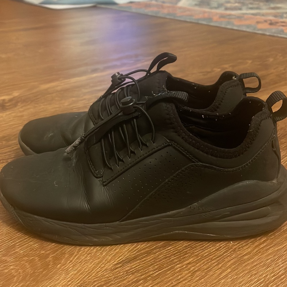 Clove Sneakers for healthcare workers.